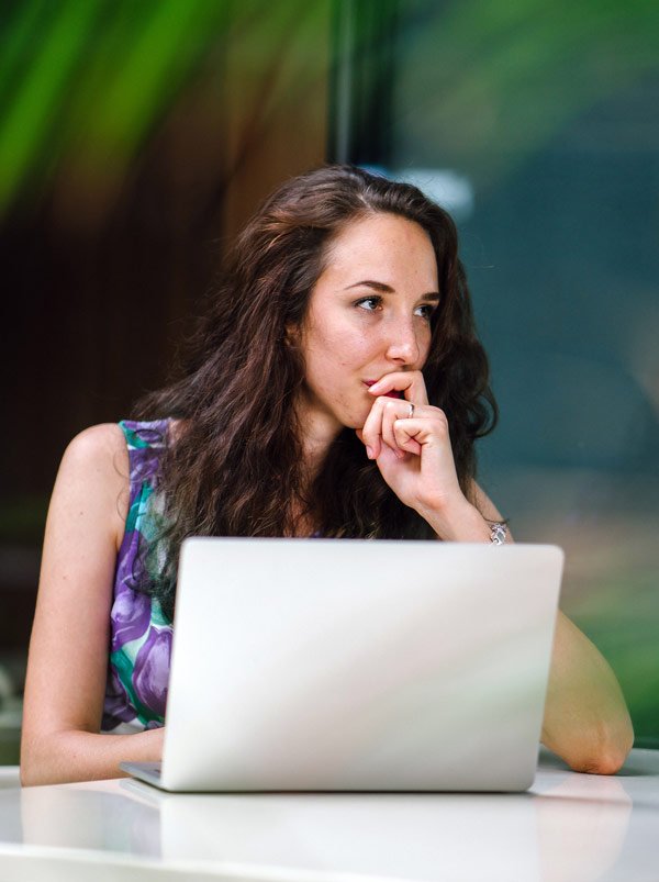 photography-of-woman-using-laptop-